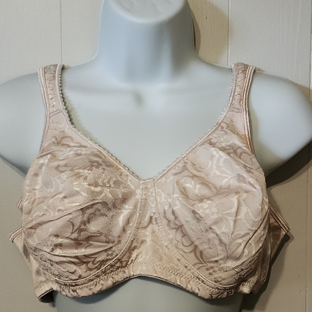 Playtex 40B Beige Bra 18 Hour Wireless Wide‎ Strap Support